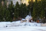 Snowing Cappella Lago di Braies
